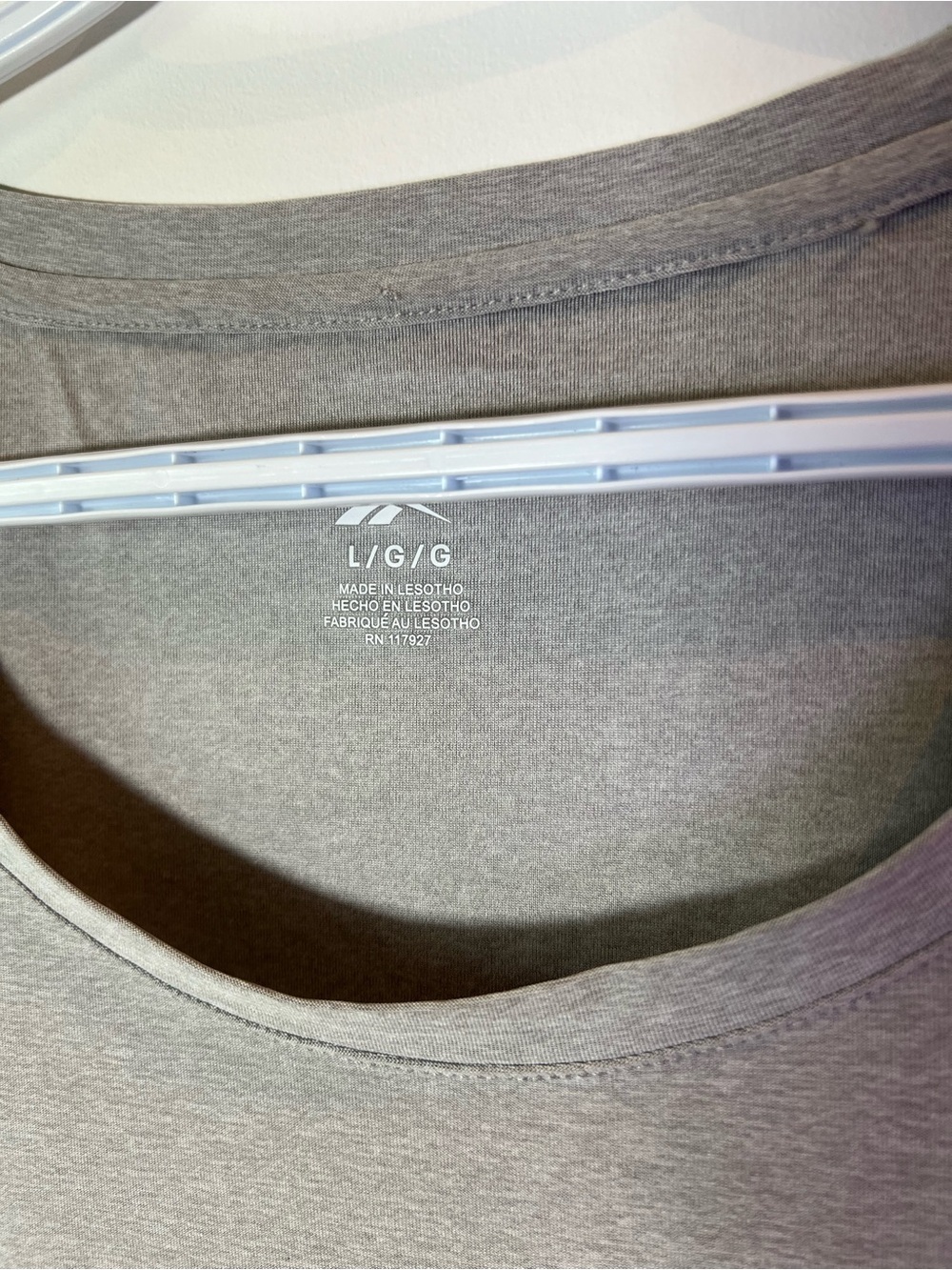 Reebok Women’s Large Grey Scoop Neck Performance Tee - Picture 3 of 7